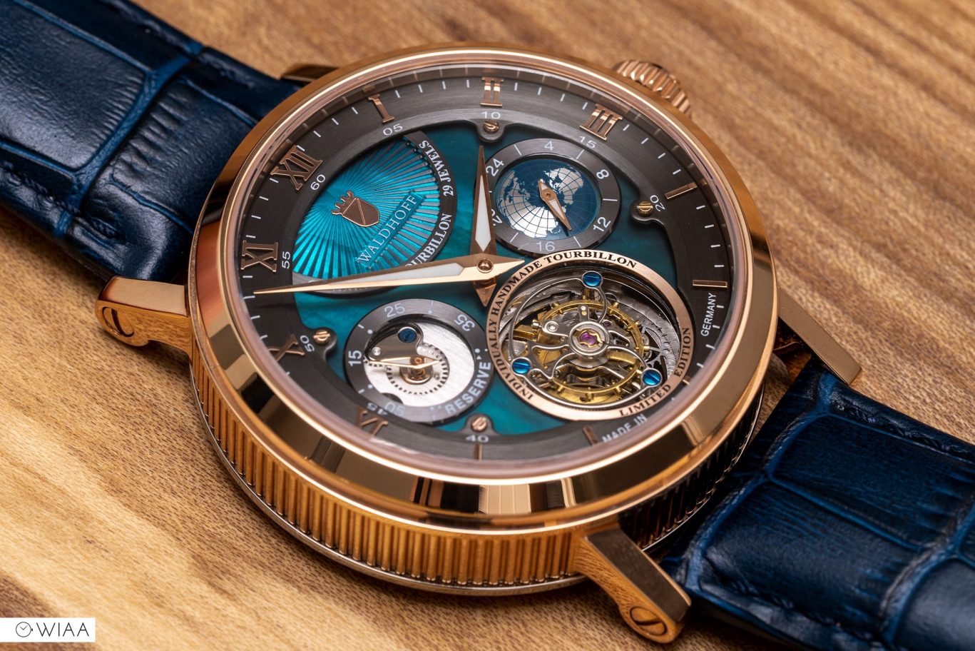 Manufaktur Waldhoff Ultramatic Carbon Bay Tourbillon Watch Review