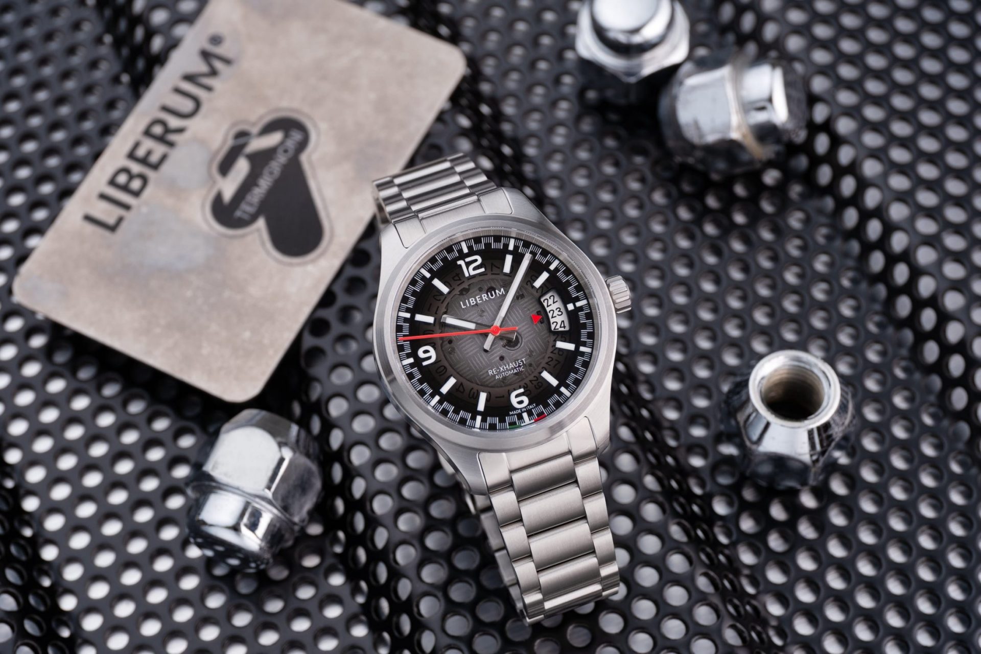 Liberum Re-Xhaust-4
